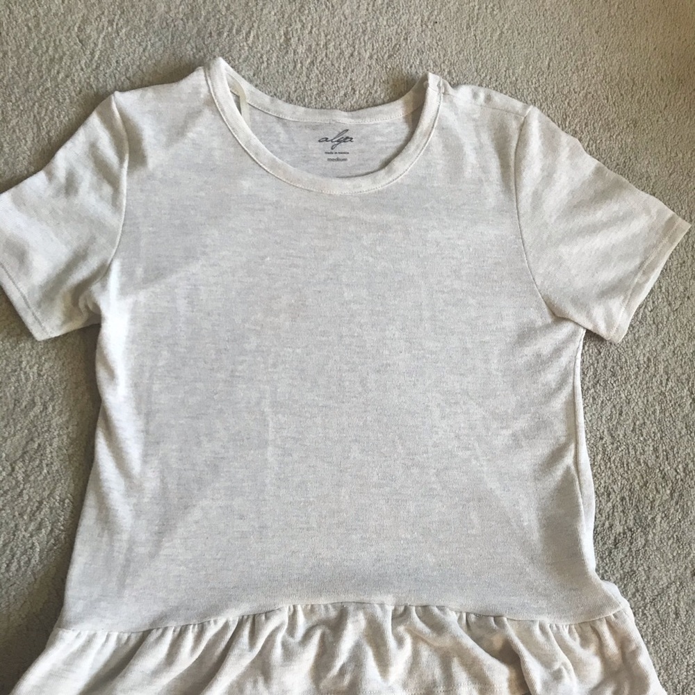 Francesca’s cream short sleeve top size medium